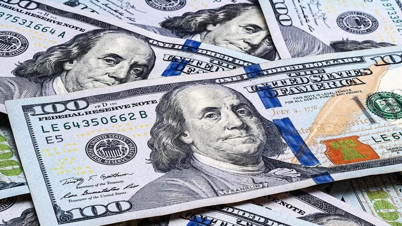 تحديثات الأسواق.. سعر الدولار أمام الجنيه المصري في تعاملات الأحد 18 يناير 2026